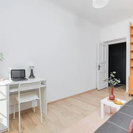 Zajecza Apartment Near Copernicus Center By Mia *